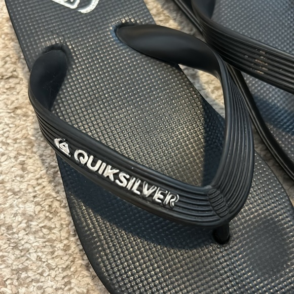 Quicksilver Kids Black Flip Flops, size 13 - Picture 3 of 5